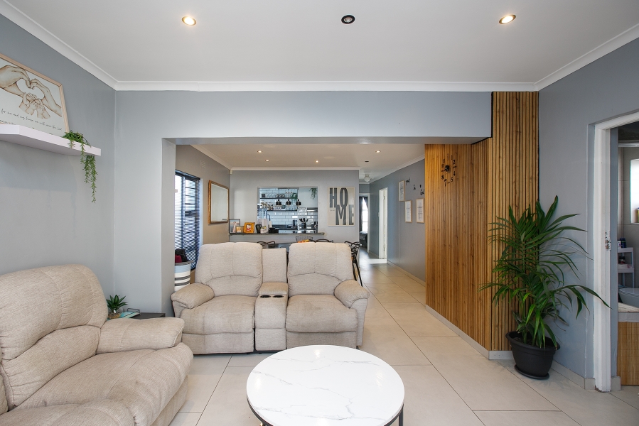 4 Bedroom Property for Sale in Marina Da Gama Western Cape